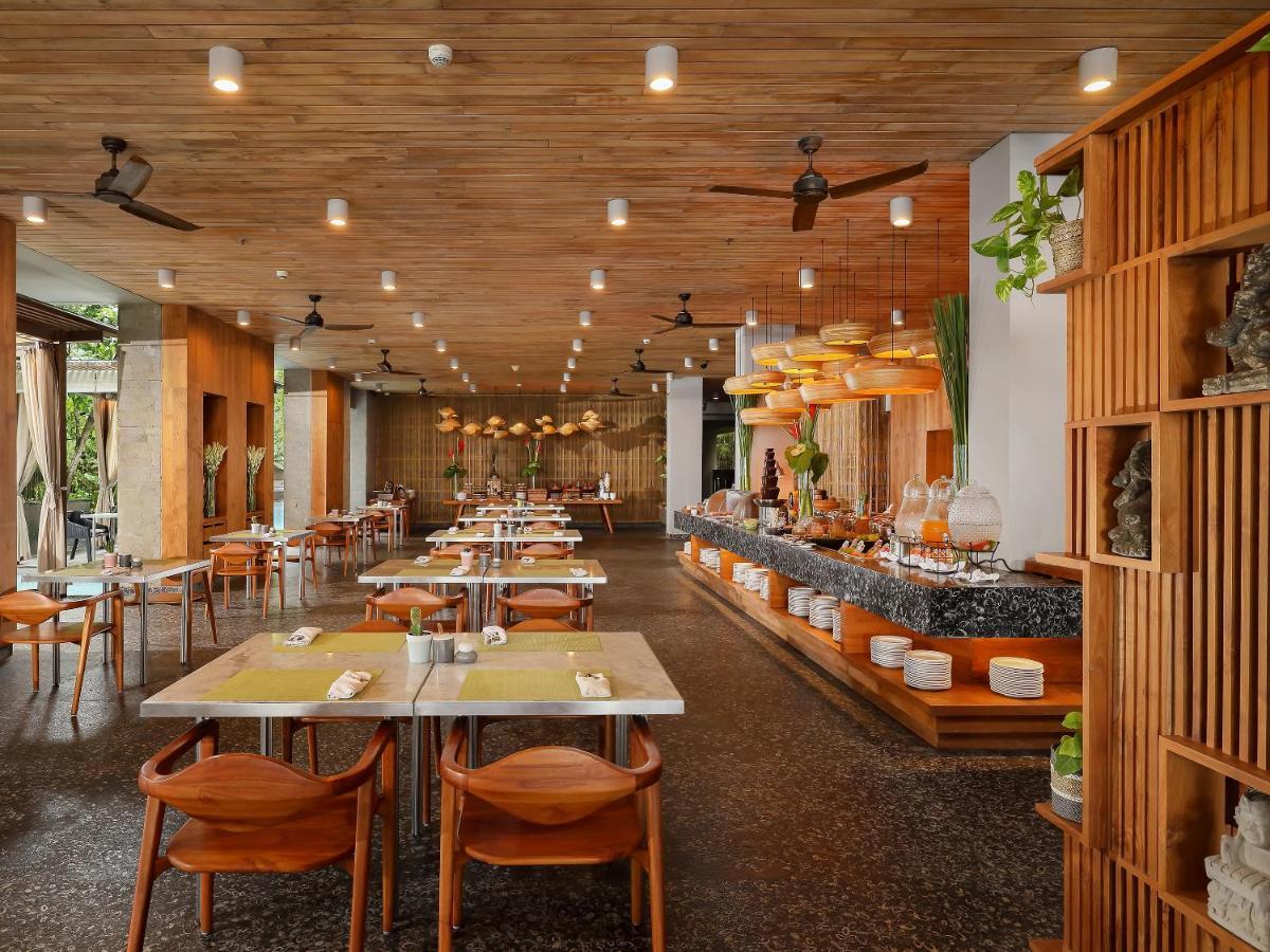 Maya Sanur Resort & Spa Exterior foto The restaurant at the hotel