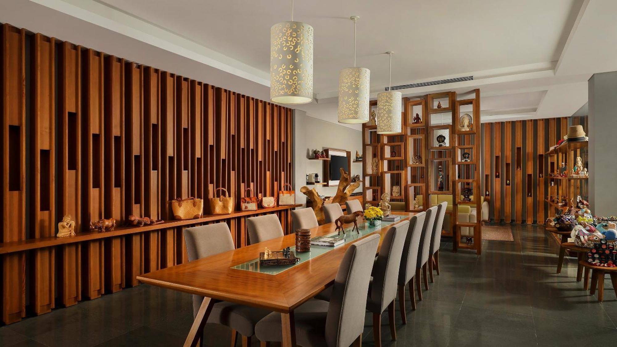 Maya Sanur Resort & Spa Exterior foto The dining room at the Taj Mahal Palace